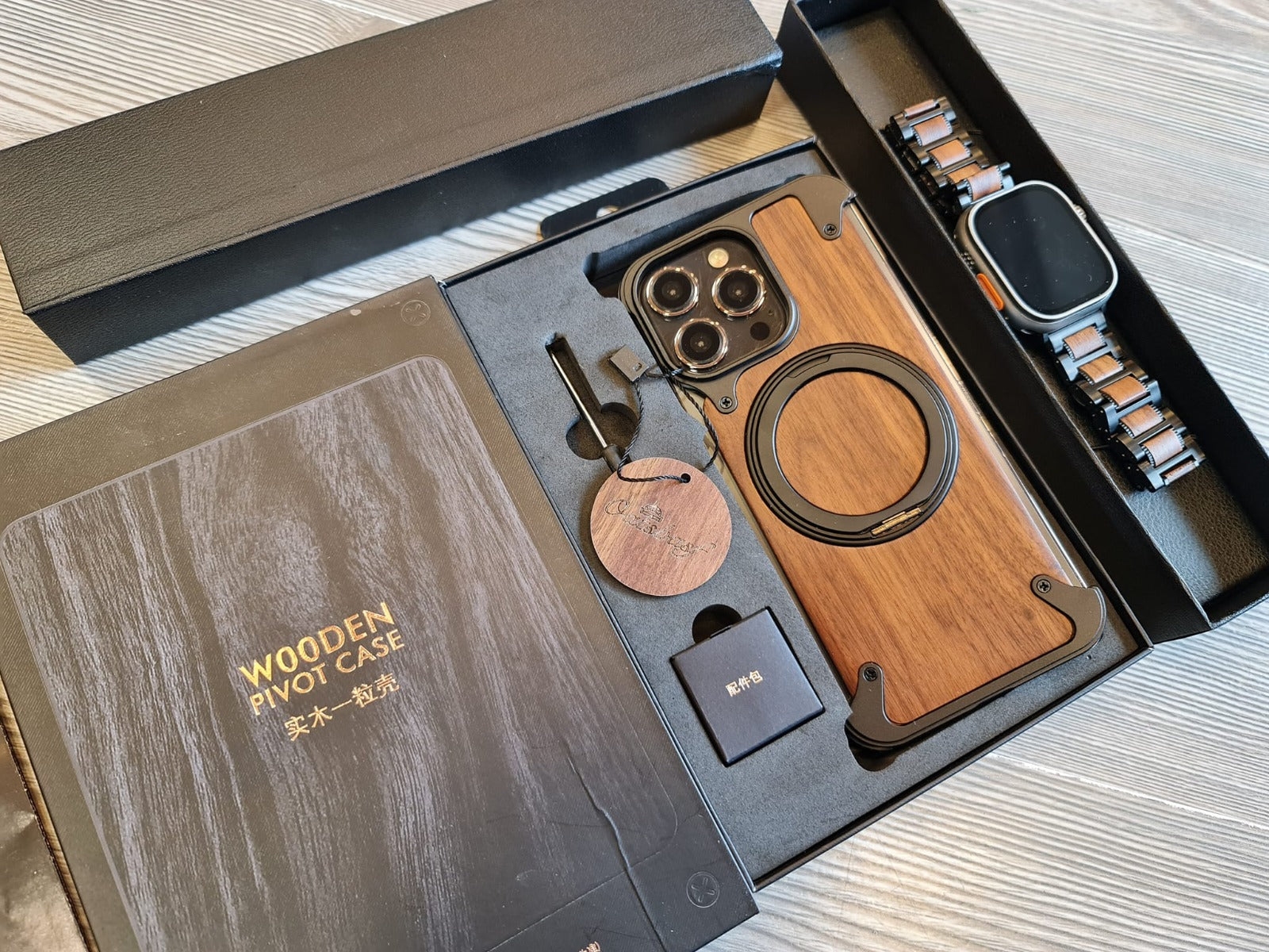 Package includes a wooden case in metal and a wonderful watch band.